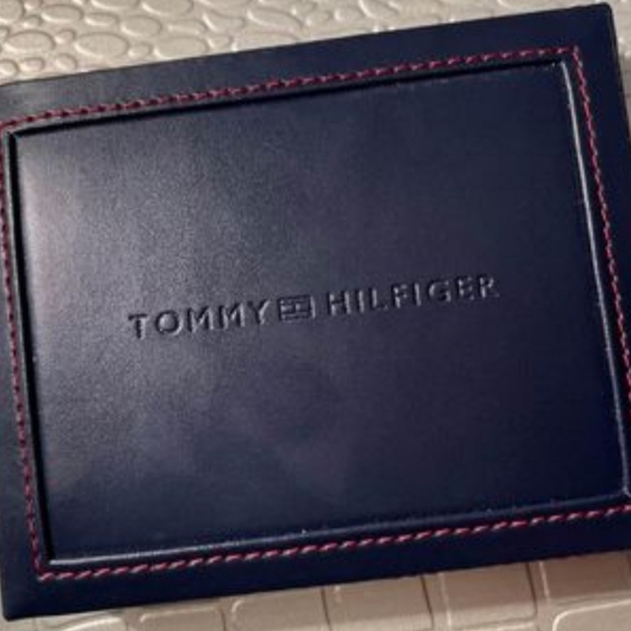Tommy Hilfiger Wallet - Picture 4 of 4